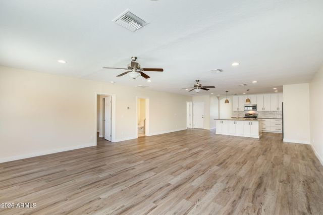 5002 E MITCHELL Drive, Phoenix, AZ 85018