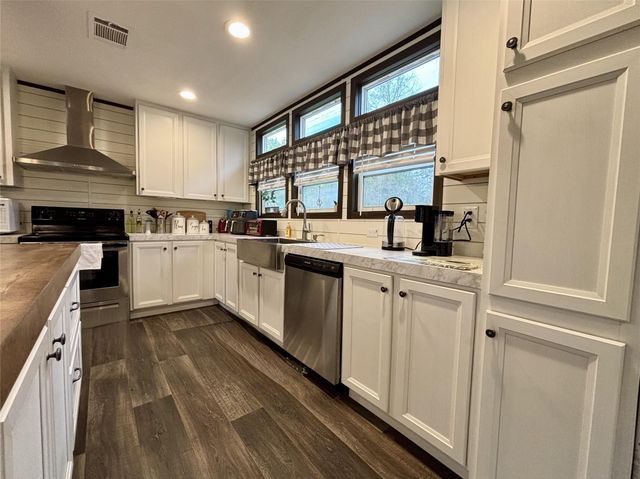 7715 Walnut Tree Lane, Plantersville, TX 77363