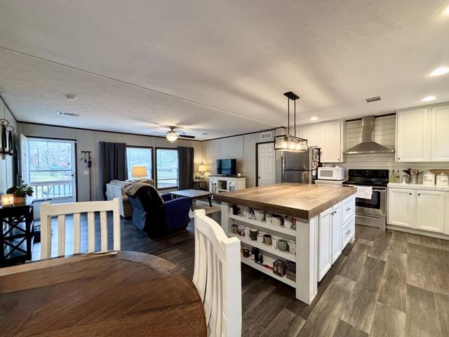 7715 Walnut Tree Lane, Plantersville, TX 77363