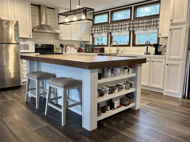 7715 Walnut Tree Lane, Plantersville, TX 77363