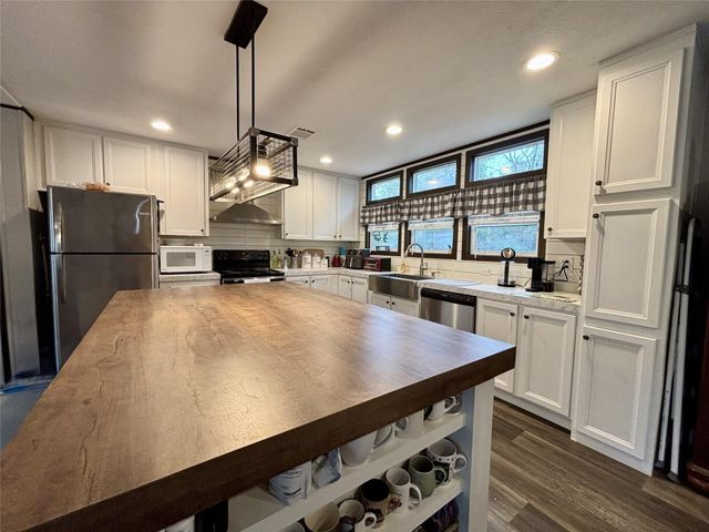 7715 Walnut Tree Lane, Plantersville, TX 77363