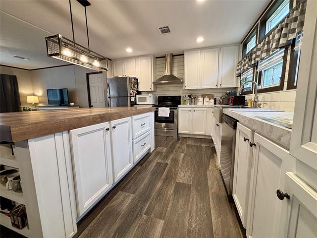 7715 Walnut Tree Lane, Plantersville, TX 77363