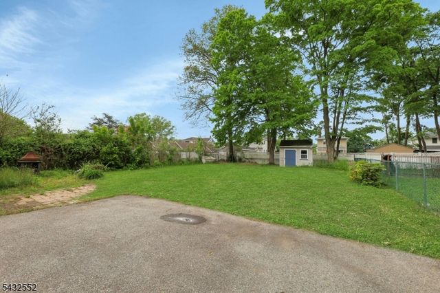 17 Butler Pl, Wanaque Boro, NJ 07420