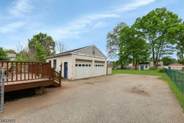 17 Butler Pl, Wanaque Boro, NJ 07420