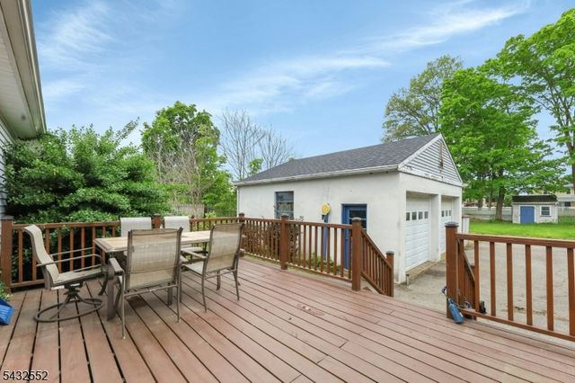 17 Butler Pl, Wanaque Boro, NJ 07420