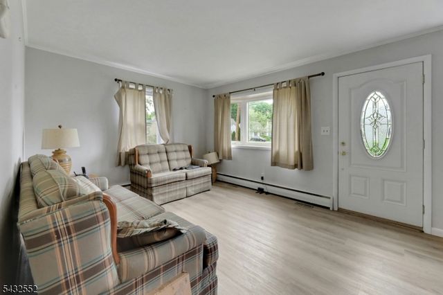 17 Butler Pl, Wanaque Boro, NJ 07420