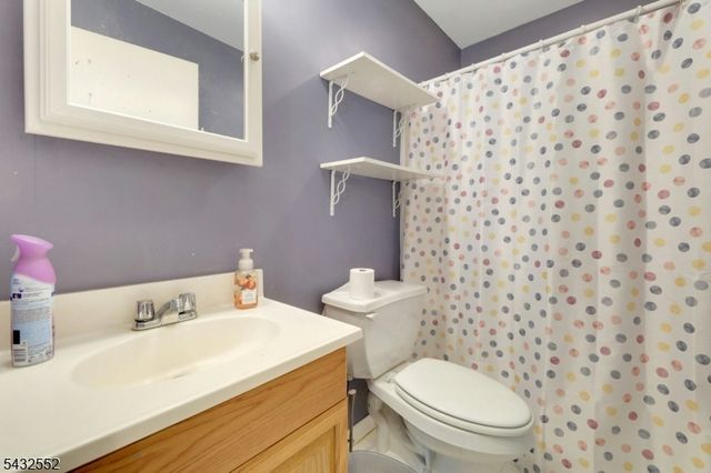17 Butler Pl, Wanaque Boro, NJ 07420