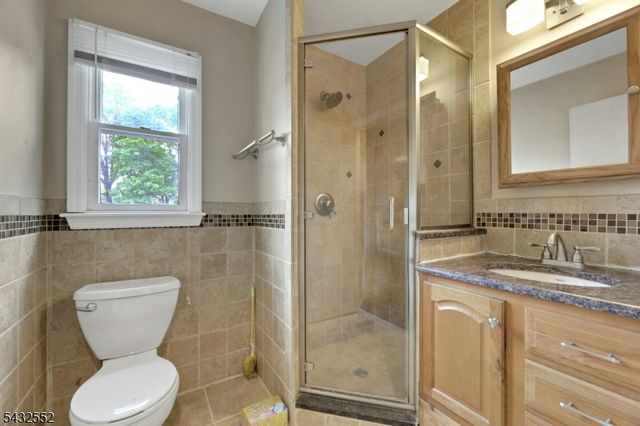 17 Butler Pl, Wanaque Boro, NJ 07420