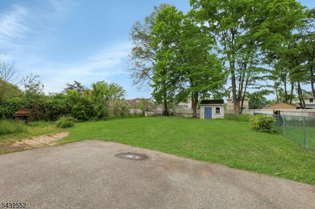 17 Butler Pl, Wanaque Boro, NJ 07420