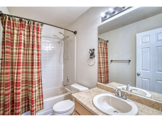 7476 Skyline St, Longmont, CO 80504