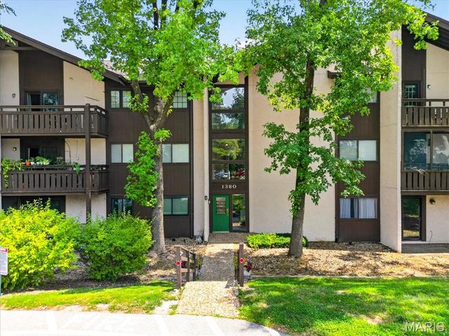 1380 Heritage Landing 202, St Charles, MO 63303