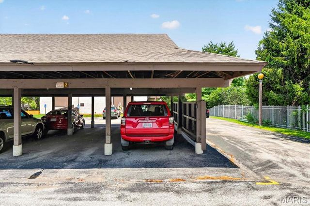 1380 Heritage Landing 202, St Charles, MO 63303