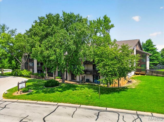 1380 Heritage Landing 202, St Charles, MO 63303