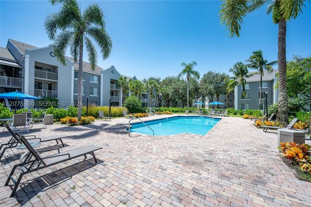 11145 SW 6th St 302, Pembroke Pines, FL 33025