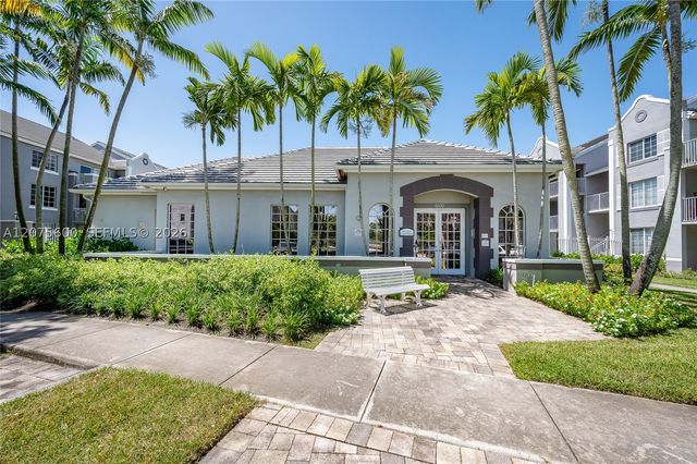11145 SW 6th St 302, Pembroke Pines, FL 33025