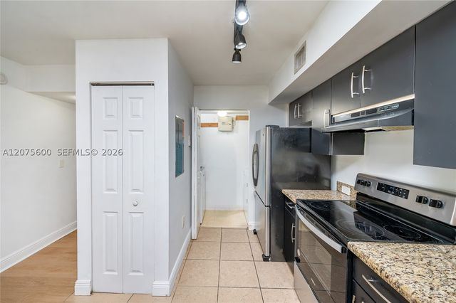 11145 SW 6th St 302, Pembroke Pines, FL 33025