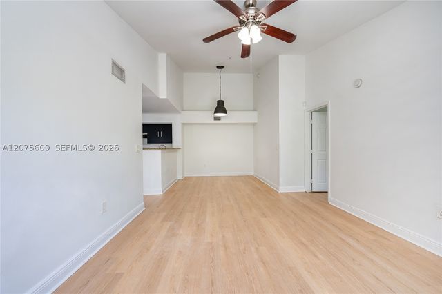 11145 SW 6th St 302, Pembroke Pines, FL 33025