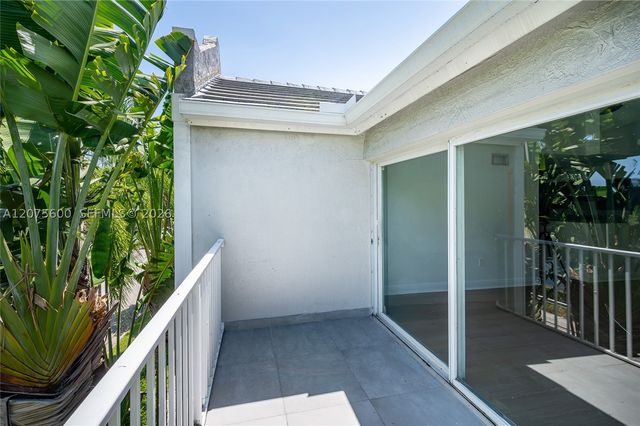 11145 SW 6th St 302, Pembroke Pines, FL 33025
