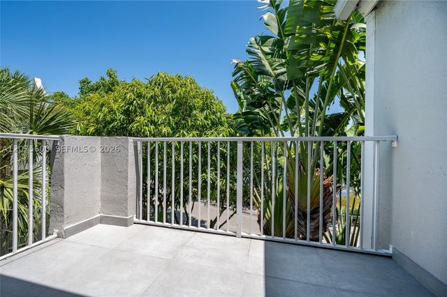 11145 SW 6th St 302, Pembroke Pines, FL 33025