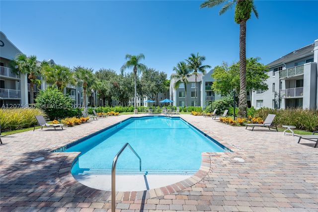 11145 SW 6th St 302, Pembroke Pines, FL 33025