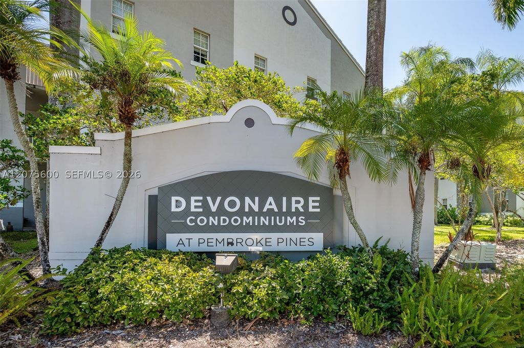 11145 SW 6th St 302, Pembroke Pines, FL 33025