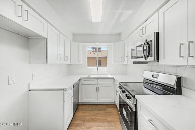 4749 E MORELAND Street, Phoenix, AZ 85008