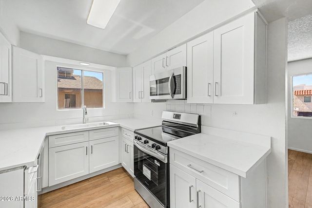 4749 E MORELAND Street, Phoenix, AZ 85008