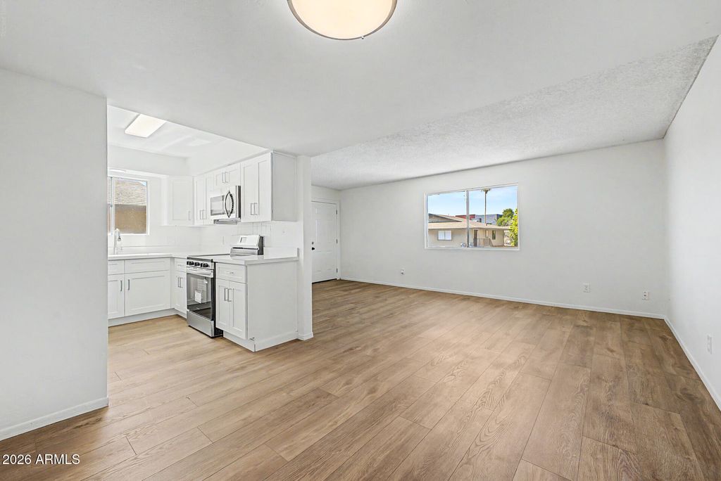 4749 E MORELAND Street, Phoenix, AZ 85008