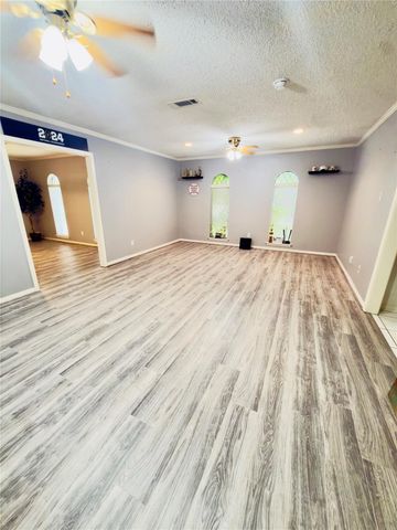 4804 Country Club View, Baytown, TX 77521