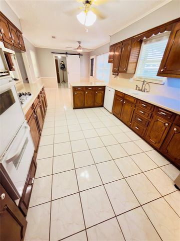4804 Country Club View, Baytown, TX 77521