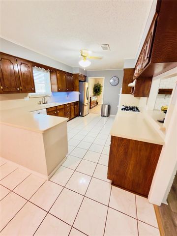 4804 Country Club View, Baytown, TX 77521