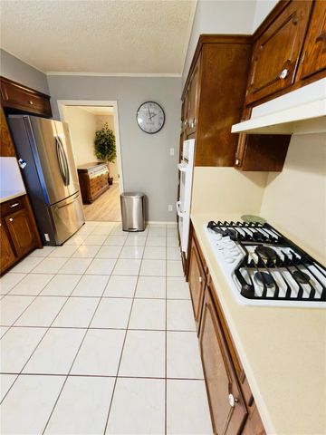 4804 Country Club View, Baytown, TX 77521