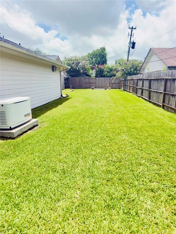 4804 Country Club View, Baytown, TX 77521