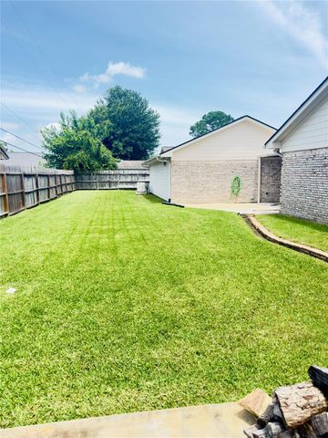 4804 Country Club View, Baytown, TX 77521