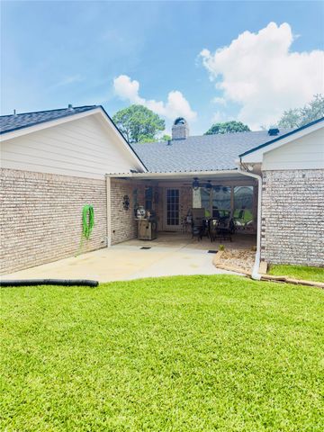 4804 Country Club View, Baytown, TX 77521