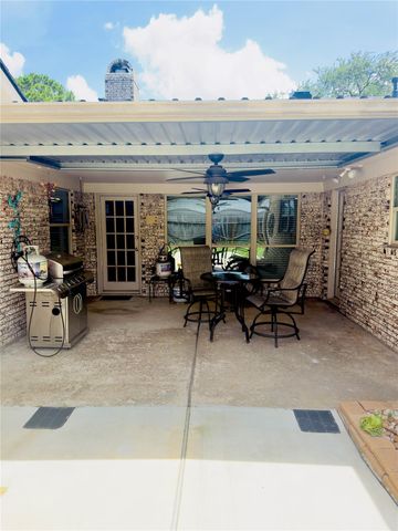 4804 Country Club View, Baytown, TX 77521