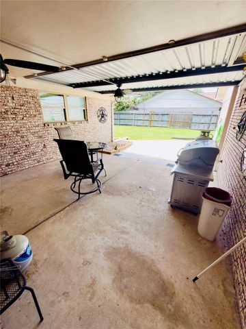 4804 Country Club View, Baytown, TX 77521