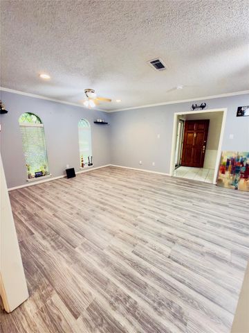4804 Country Club View, Baytown, TX 77521
