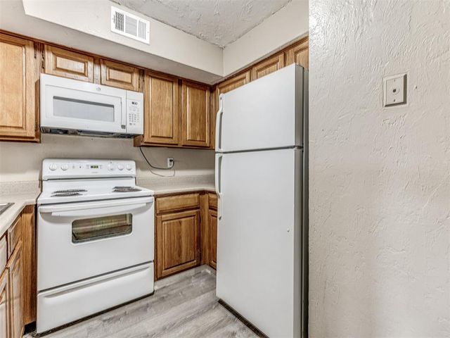 11510 N May Avenue B107, Oklahoma City, OK 73120