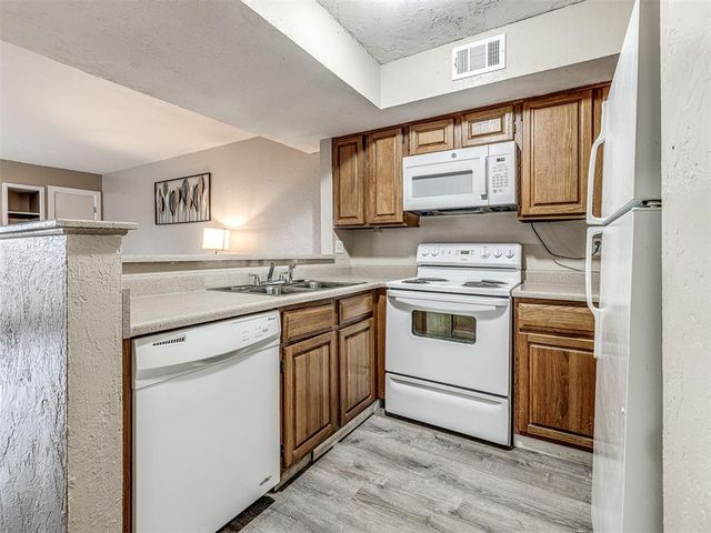 11510 N May Avenue B107, Oklahoma City, OK 73120