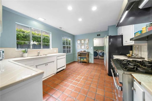 16544 Greenleaf Street, Encino, CA 91436