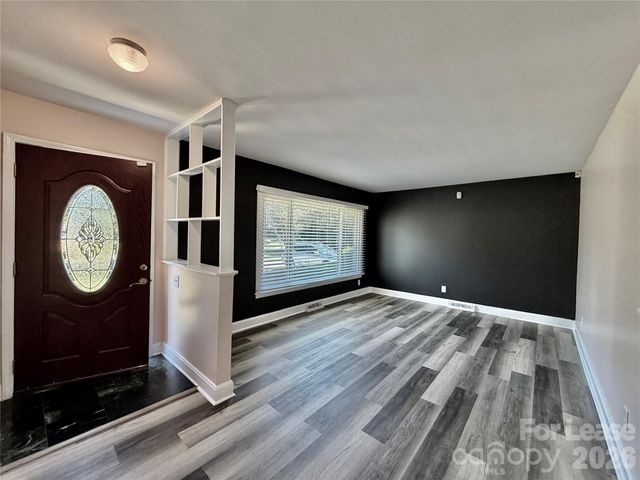 3132 Dawnshire Avenue, Charlotte, NC 28216