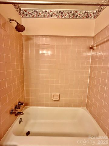 3132 Dawnshire Avenue, Charlotte, NC 28216