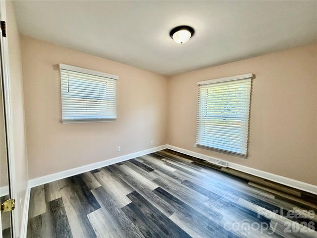 3132 Dawnshire Avenue, Charlotte, NC 28216