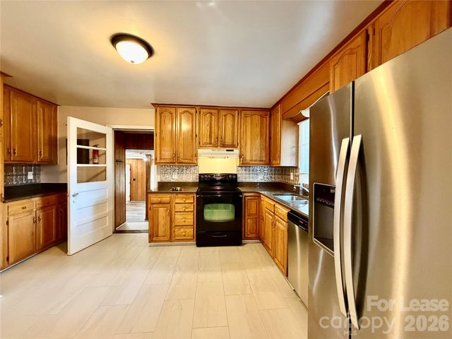 3132 Dawnshire Avenue, Charlotte, NC 28216