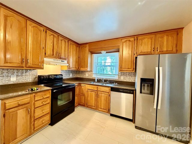 3132 Dawnshire Avenue, Charlotte, NC 28216