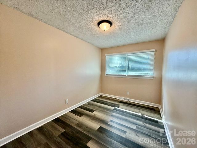 3132 Dawnshire Avenue, Charlotte, NC 28216