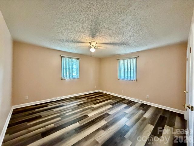 3132 Dawnshire Avenue, Charlotte, NC 28216