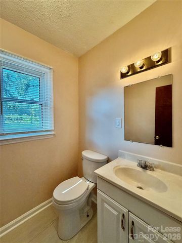 3132 Dawnshire Avenue, Charlotte, NC 28216