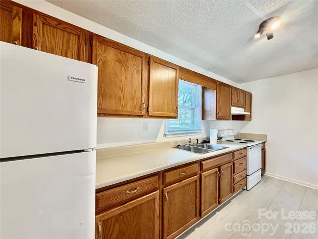 3132 Dawnshire Avenue, Charlotte, NC 28216